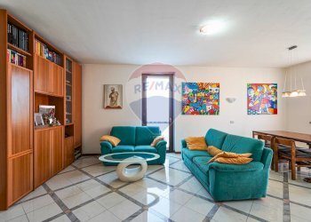 Sala da pranzo - Trilocale Via Papa Giovanni XXIII
 
18, Mozzo - foto 4