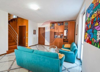 Soggiorno - Trilocale Via Papa Giovanni XXIII
 
18, Mozzo - foto 5