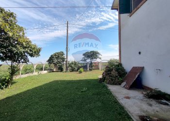 Giardino - Casa indipendente strada leona
 
43, Jolanda di Savoia - foto 11