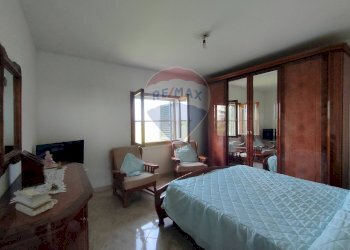 Camera / camera da letto - Casa indipendente strada leona
 
43, Jolanda di Savoia - foto 32