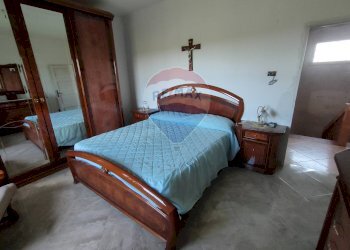 Camera / camera da letto - Casa indipendente strada leona
 
43, Jolanda di Savoia - foto 33