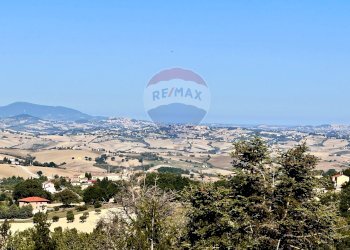 Vista delle montagne - Independent house Frazione Villa Pozzo
 
64, Cingoli - photo 1
