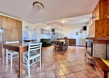 Sala da pranzo - Independent house Frazione Villa Pozzo
 
64, Cingoli - photo 11