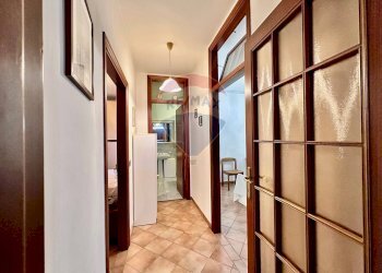 Hall / corridoio - Independent house Frazione Villa Pozzo
 
64, Cingoli - photo 27