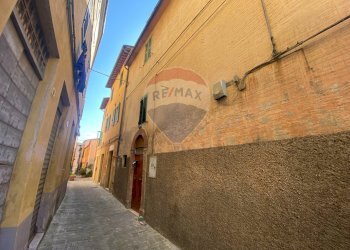 Edificio all\'aperto - Trilocale Vicolo Castrica
 
26, Fabriano - foto 2