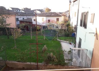 Giardino - Trilocale Vicolo Castrica
 
26, Fabriano - foto 5