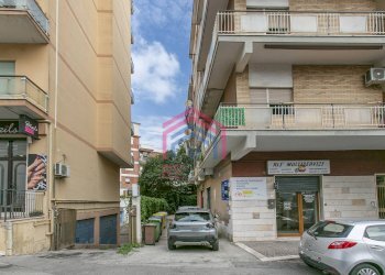 Foto 2 - Negozio Via Metastasio
 
9, Pomezia - foto 2