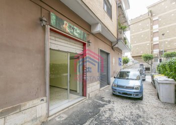 Foto 3 - Negozio Via Metastasio
 
9, Pomezia - foto 3