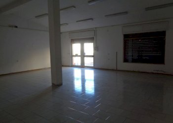 camera - Commercial Premises Pietro Nenni, Tratalias - photo 2