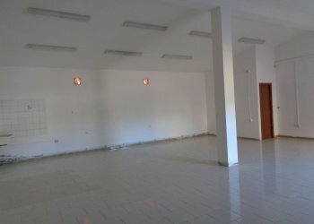 camera - Commercial Premises Pietro Nenni, Tratalias - photo 3