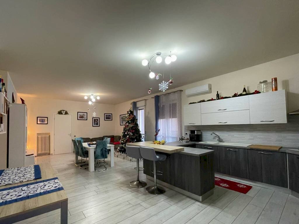 Salone - Trilocale via Trento, Tortona - foto 1