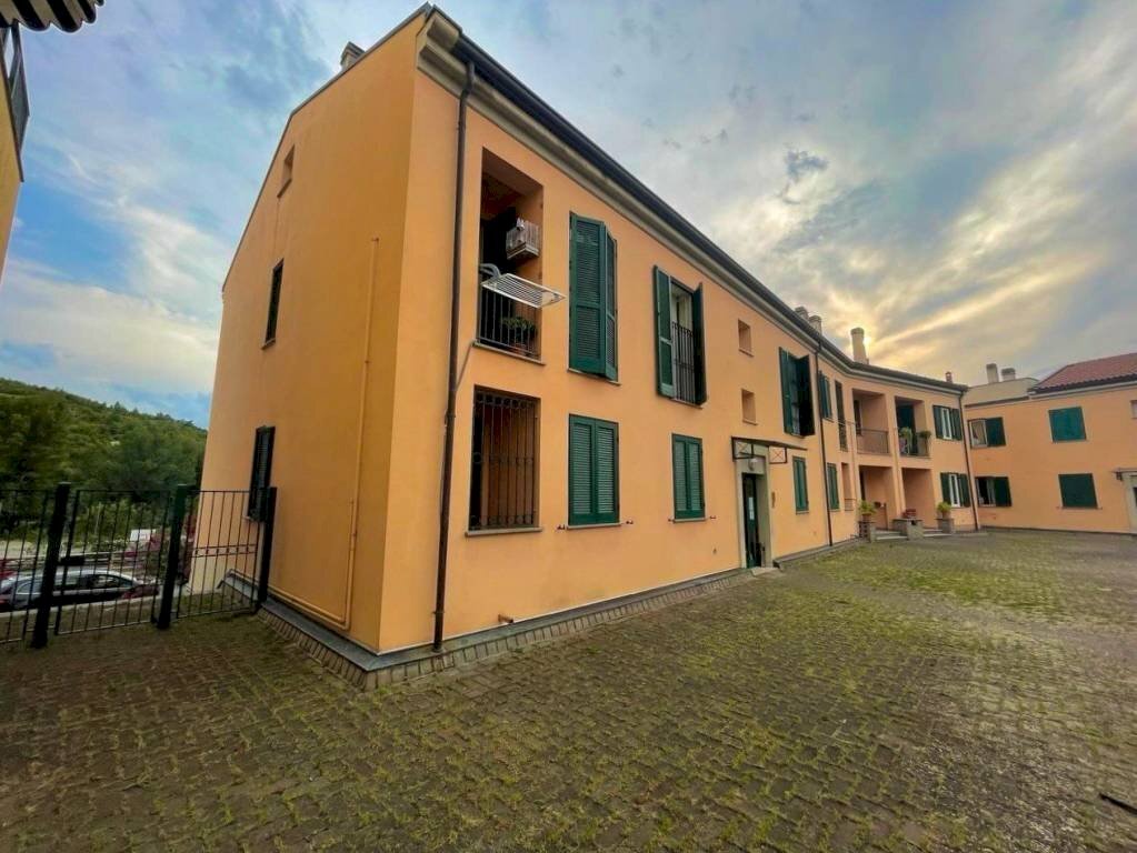 Facciata - Trilocale via Carlo Spagnolo, Varzi - foto 1