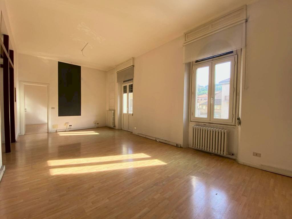 Salone - Trilocale piazza Roma, Tortona - foto 2