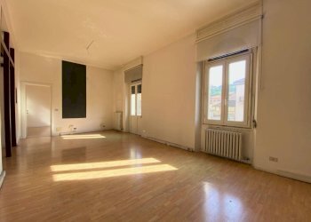 Salone - Trilocale piazza Roma, Tortona - foto 2