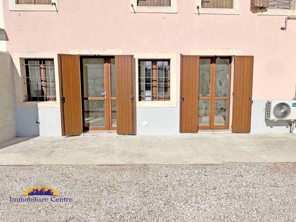 Facciata - Bilocale piazza 4 Novembre, 12, Povegliano Veronese - foto 2