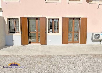 Facciata - Bilocale piazza 4 Novembre, 12, Povegliano Veronese - foto 2