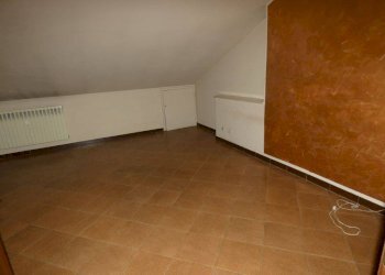 Stanza non arredata - Quadrilocale via Belvedere, Grinzane Cavour - foto 18