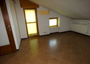 Stanza non arredata - Quadrilocale via Belvedere, Grinzane Cavour - foto 19