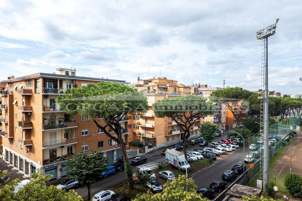 Vista - Appartamento via Giulio Aristide Sartorio, 9, Roma - foto 3