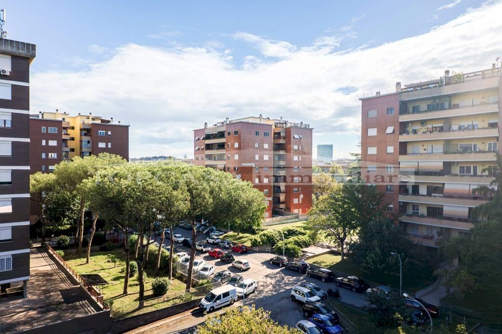 Vista - Quadrilocale viale Camillo Sabatini, 150, Roma - foto 2
