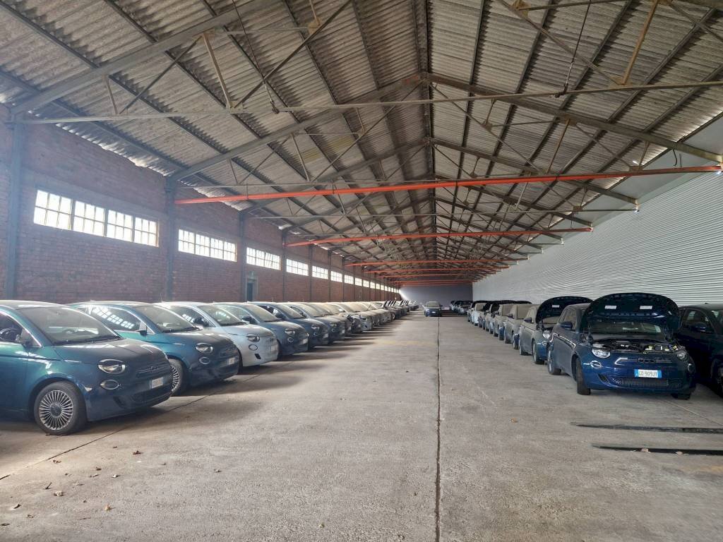 Interno non residenziale - Shed via Enrico Fermi, Garbagnate Milanese - photo 2