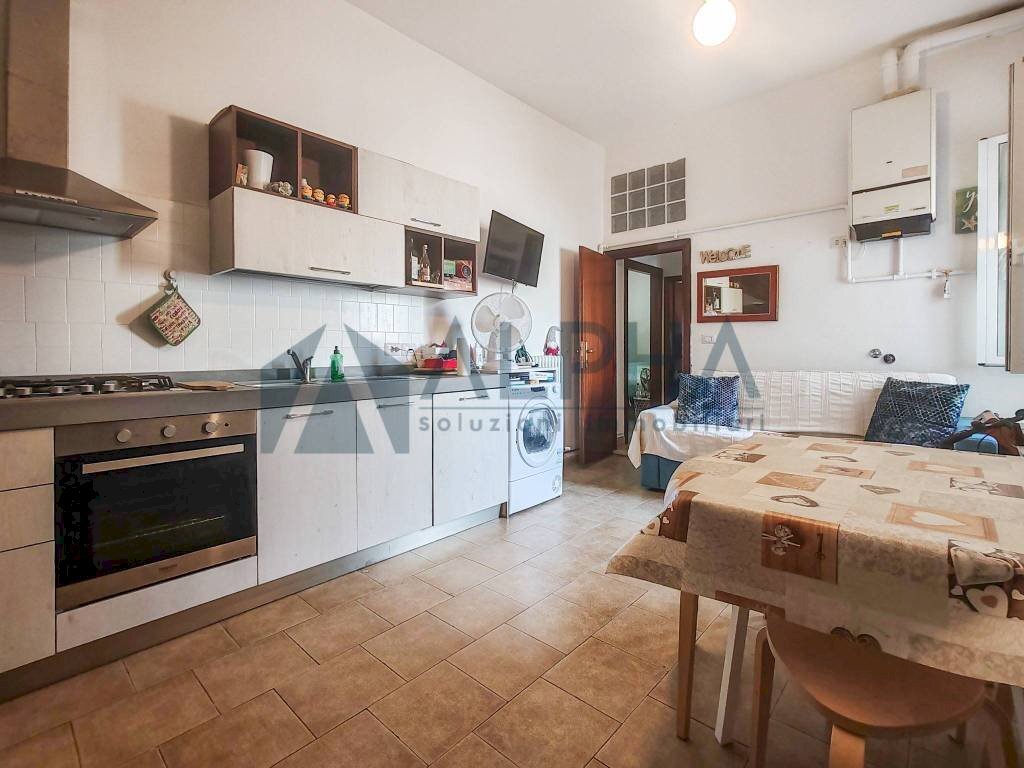 Cucina - Trilocale via Tito Lucrezio Caro, Bellaria-Igea Marina - foto 1