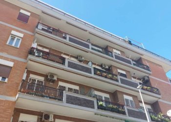 Facciata - Box corso Duca di Genova, 145, Roma (zona Lido di Ostia) - foto 1