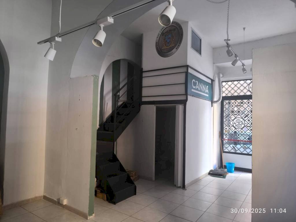 Negozio via Luigi Cacciatore, Mercato San Severino - foto 2