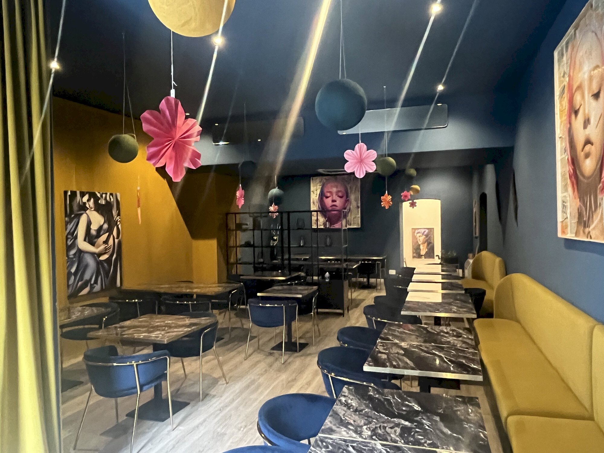 Negozio Via Roma, 31, Cuneo (zona Centro Storico) - foto 1