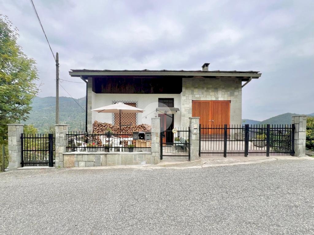 Three-room apartment Via Fontana, Traves - photo 1