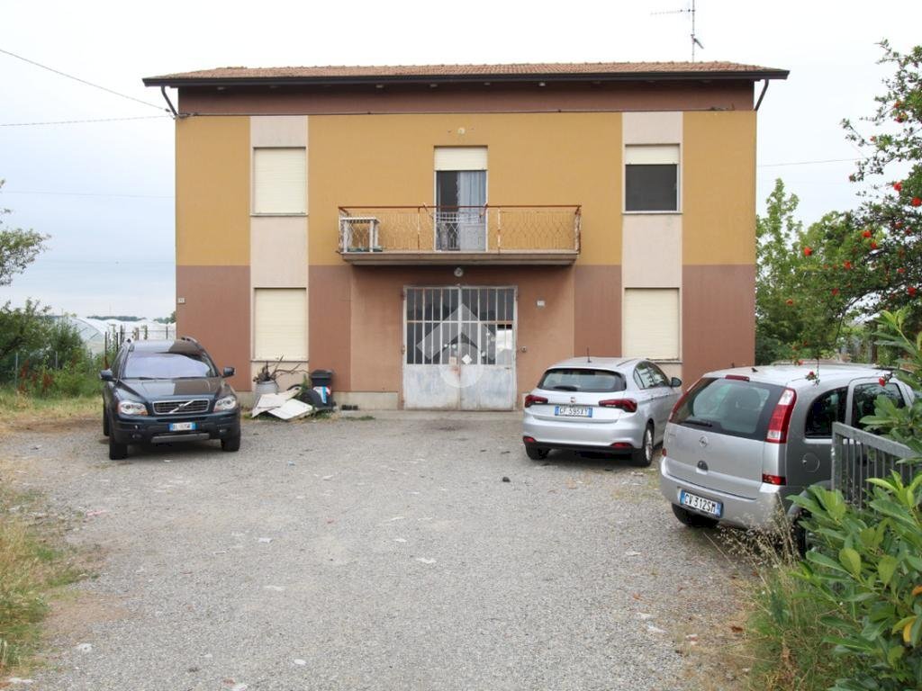Casa indipendente Via Ponte Forca, Cadelbosco di Sopra - foto 1