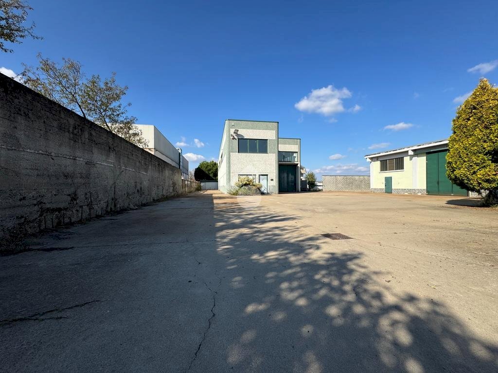 Capannone Strada Cardana, Romentino - foto 2