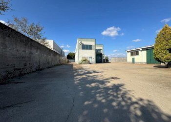 Capannone Strada Cardana, Romentino - foto 2