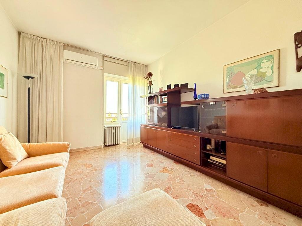 Four-room apartment Via Giacomo Matteotti, Bollate - photo 2