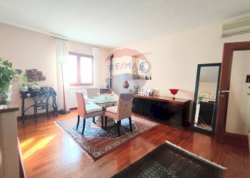 Sala da pranzo - Casa indipendente Via Fatiguso
 
6, Cassano delle Murge - foto 15