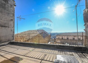Edificio all\'aperto - Casa indipendente Via Santissimo Salvatore
 
6-8, Caltagirone - foto 9