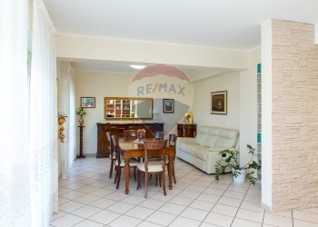 Sala da pranzo - Quadrilocale Via Sebastiano Catania
 
300, Catania - foto 1