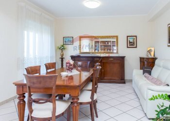 Sala da pranzo - Quadrilocale Via Sebastiano Catania
 
300, Catania - foto 6