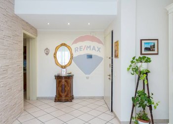 Hall / corridoio - Quadrilocale Via Sebastiano Catania
 
300, Catania - foto 7