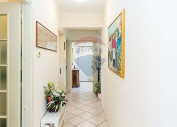 Hall / corridoio - Quadrilocale Via Sebastiano Catania
 
300, Catania - foto 12