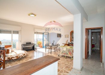 Sala da pranzo - Appartamento Via Etnea
 
90, Gravina di Catania - foto 7