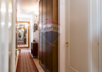 Hall / corridoio - Appartamento Piazza Trento
 
2, Catania - foto 25