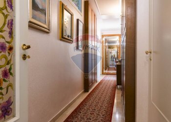 Hall / corridoio - Appartamento Piazza Trento
 
2, Catania - foto 26