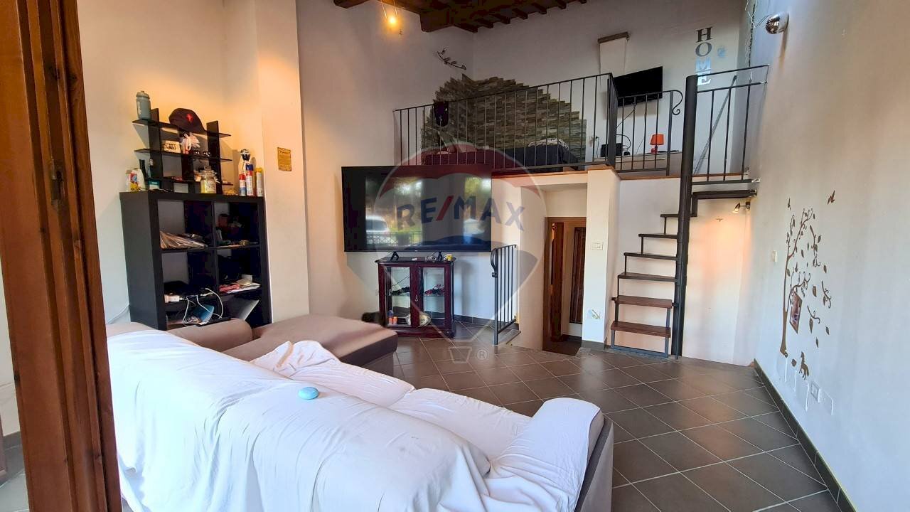 Soggiorno - Bilocale via Sant'Andrea a Cascialla
 
40, Empoli - foto 1