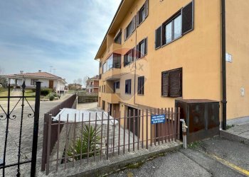 Edificio all\'aperto - Apartment via rana, Strambino - photo 2