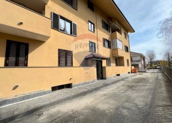 Edificio all\'aperto - Apartment via rana, Strambino - photo 4