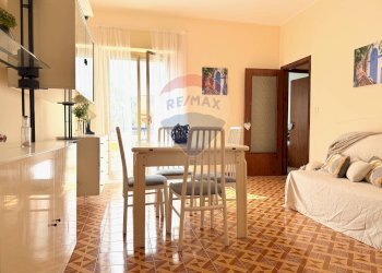 Sala da pranzo - Quadrilocale via spiaggia
 
307, Mascali - foto 18