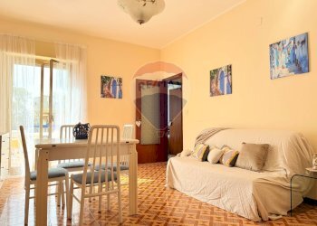 Sala da pranzo - Quadrilocale via spiaggia
 
307, Mascali - foto 20