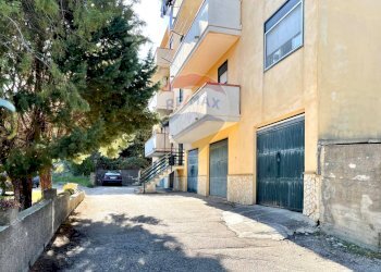 Edificio all\'aperto - Trilocale via Martedina
 
s/n, Mineo - foto 9