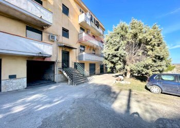 Edificio all\'aperto - Trilocale via Martedina
 
s/n, Mineo - foto 61